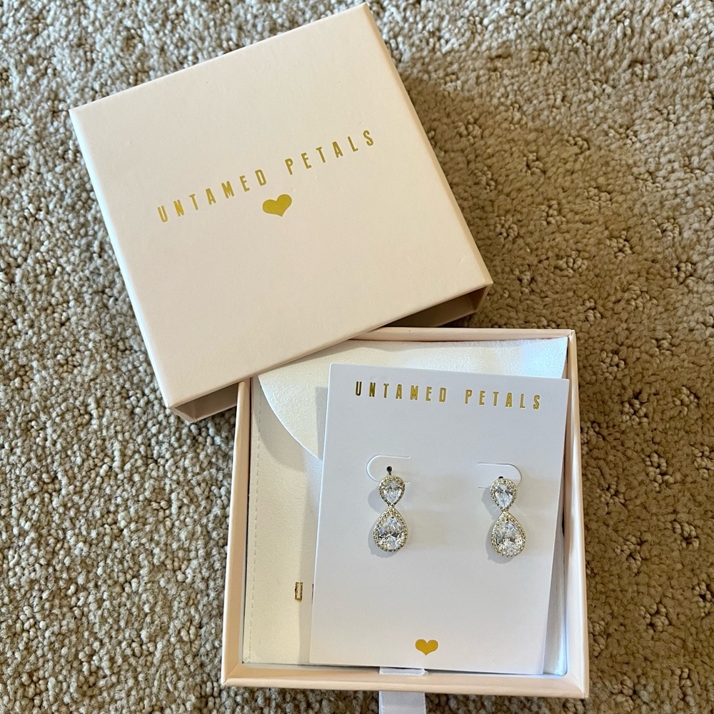 Untamed Petals Aspen Earrings in Gold